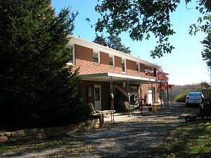 3rd image of 1689 Holiday Cir