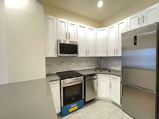4th image of 54 W 91st St #3B1