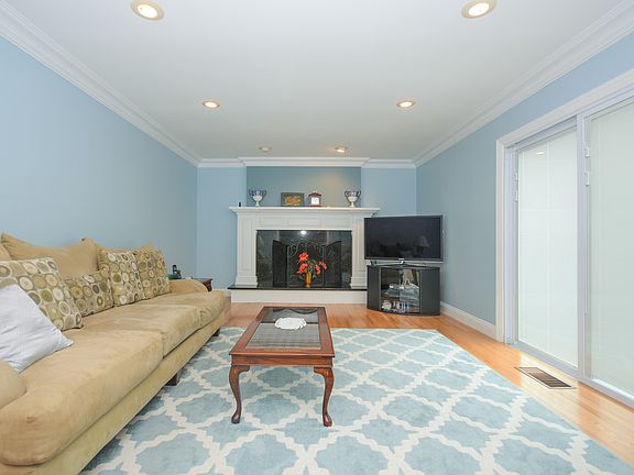 4th image of 745 Albemarle St