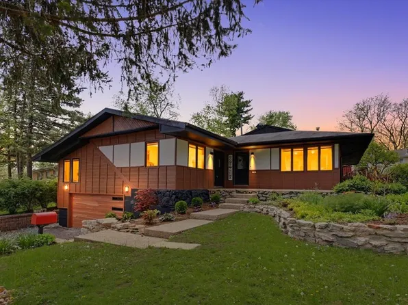 2 Walton Pl, Normal, IL 61761