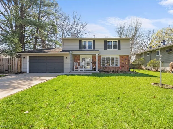 329 Baldwin Dr, Berea, OH 44017