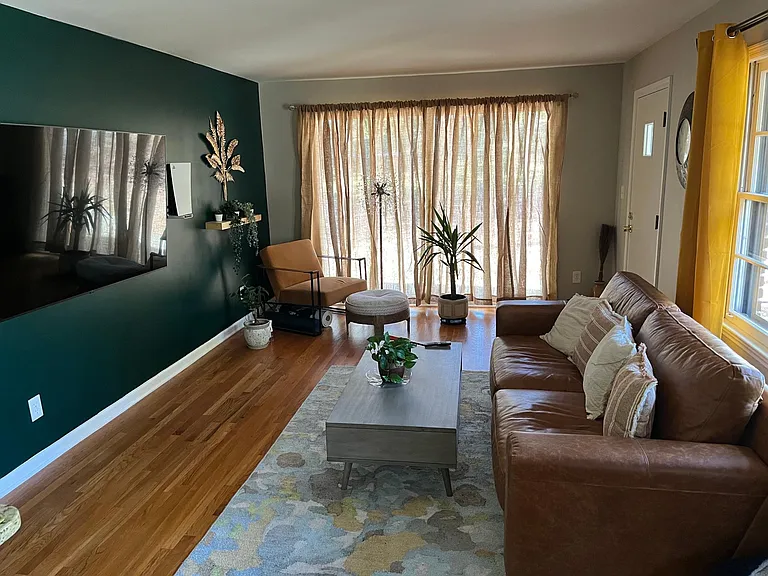 Sherwood Dr — Photo 2