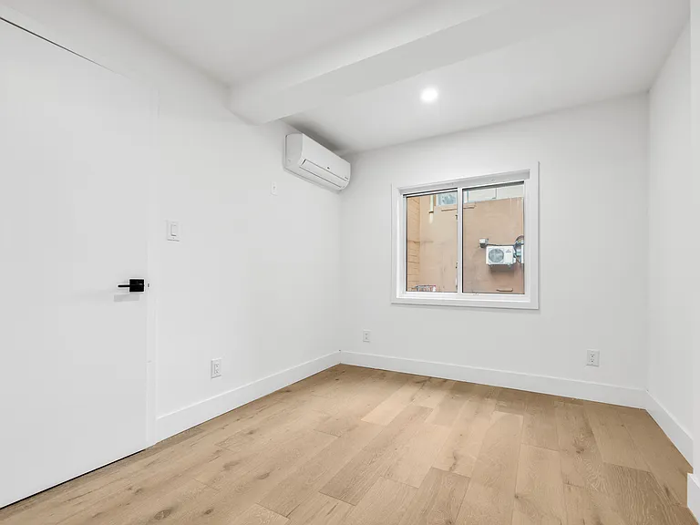 308 Graham Ave #T — Photo 9