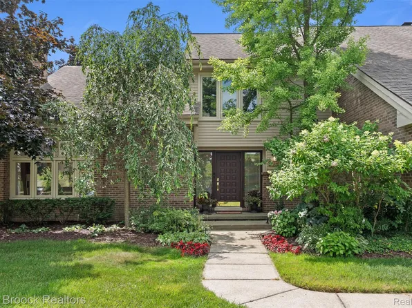 6230 Carroll Dr, West Bloomfield, MI 48322