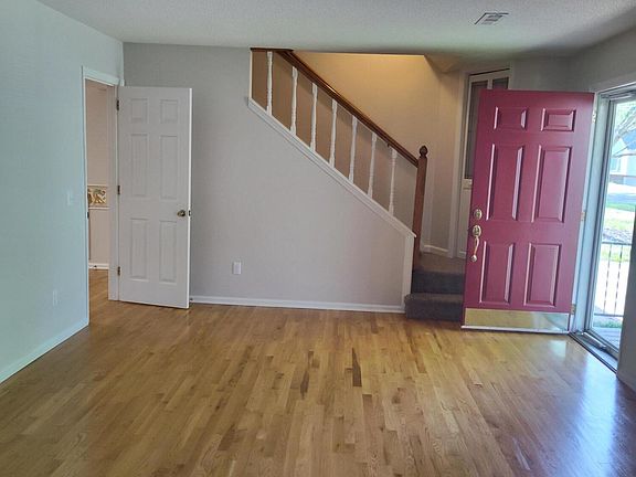 3rd image of 6830 Benwood Dr