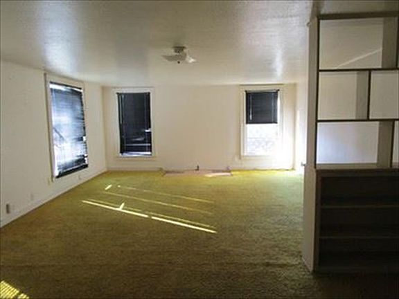 3rd image of 2520 Amelia Ave