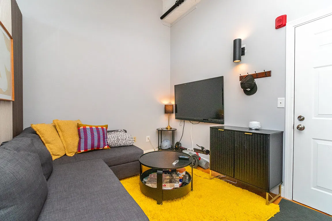 1 bed, 398 sqft, $3,050 — Photo 1