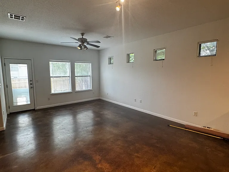 1300 Chicon St #A — Photo 10