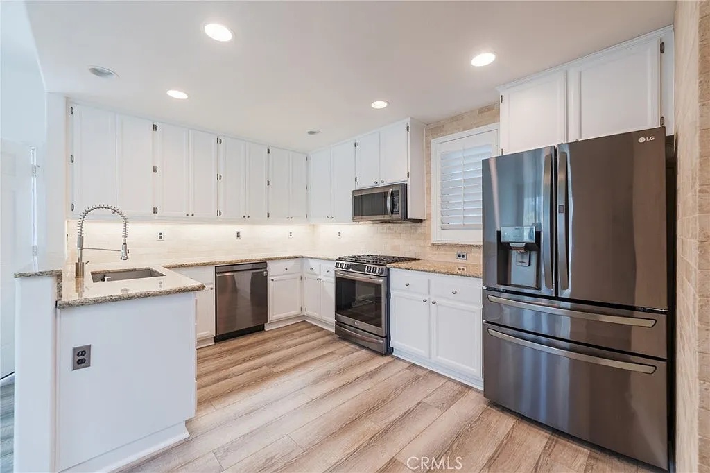 2 bed, 2.5 bath, 1152 sqft, $3,950 — Photo 2