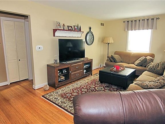 5th image of 215 Brockley Rd