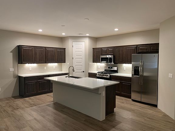 3rd image of 1809 E Alder Cir