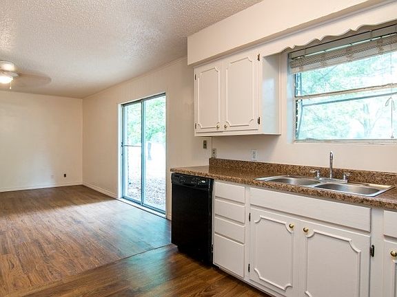 4th image of 208 Solti Dr