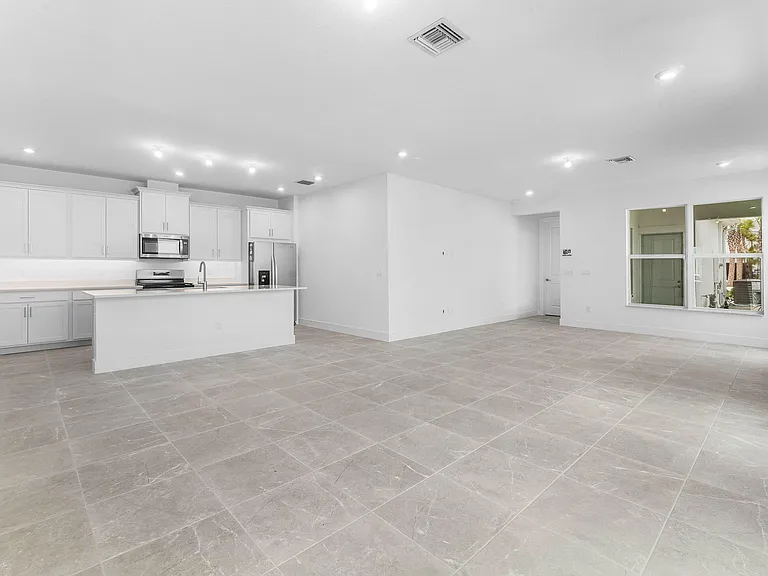 888 SW Newfield Pkwy — Photo 13