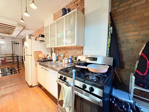 4th image of 1345 Hancock St #3A
