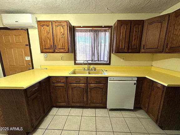3rd image of 324 W Greenwich Road