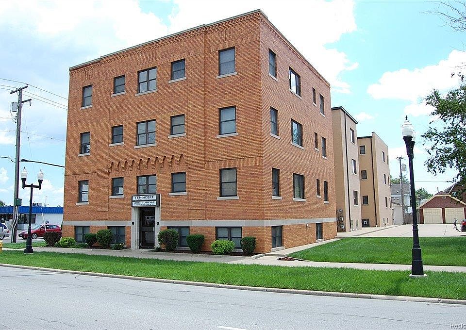 1st image of 3310 3rd St APT 303