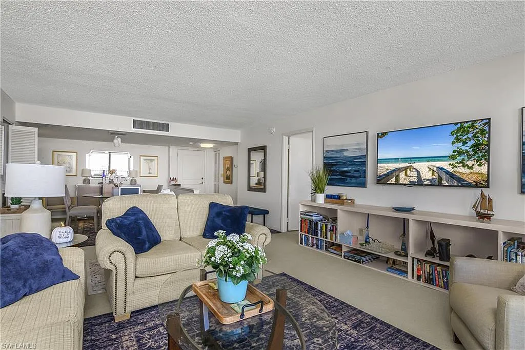 2 bed, 2.0 bath, 1267 sqft, $12,000 — Photo 4