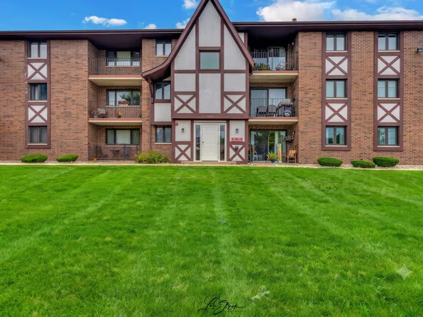 10521 S Roberts Rd APT 1B, Palos Hills, IL 60465