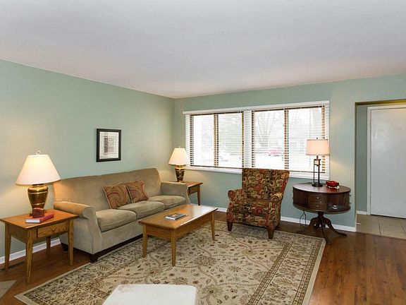 5th image of 3318 Southdale Dr