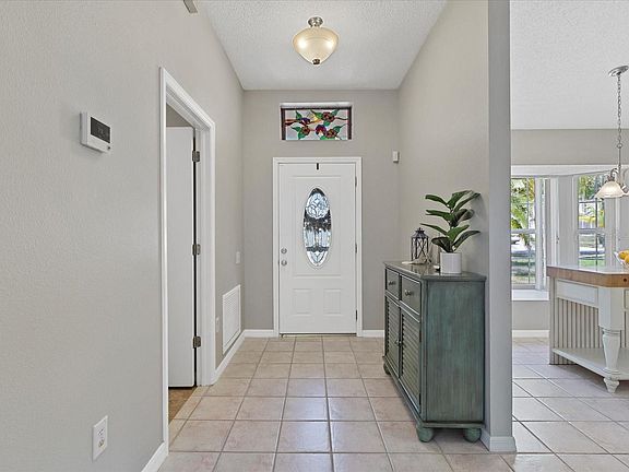 3rd image of 928A Hunter Ln