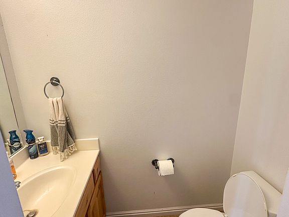 4th image of 866 Capital Ave #1