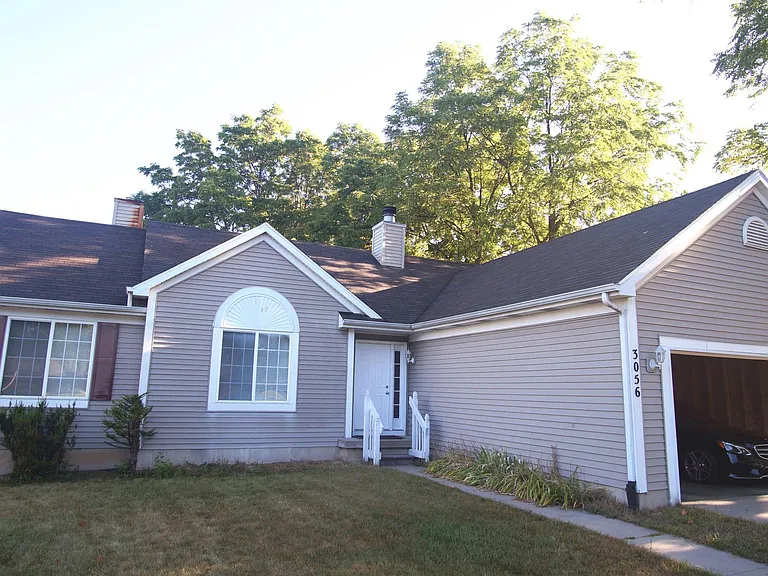 3056 E Lake Lansing Rd — Photo 2