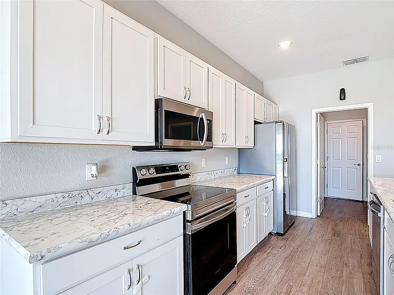 840 Sydney St — Photo 10