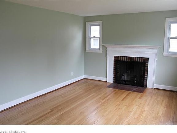 Living room with workign chimney