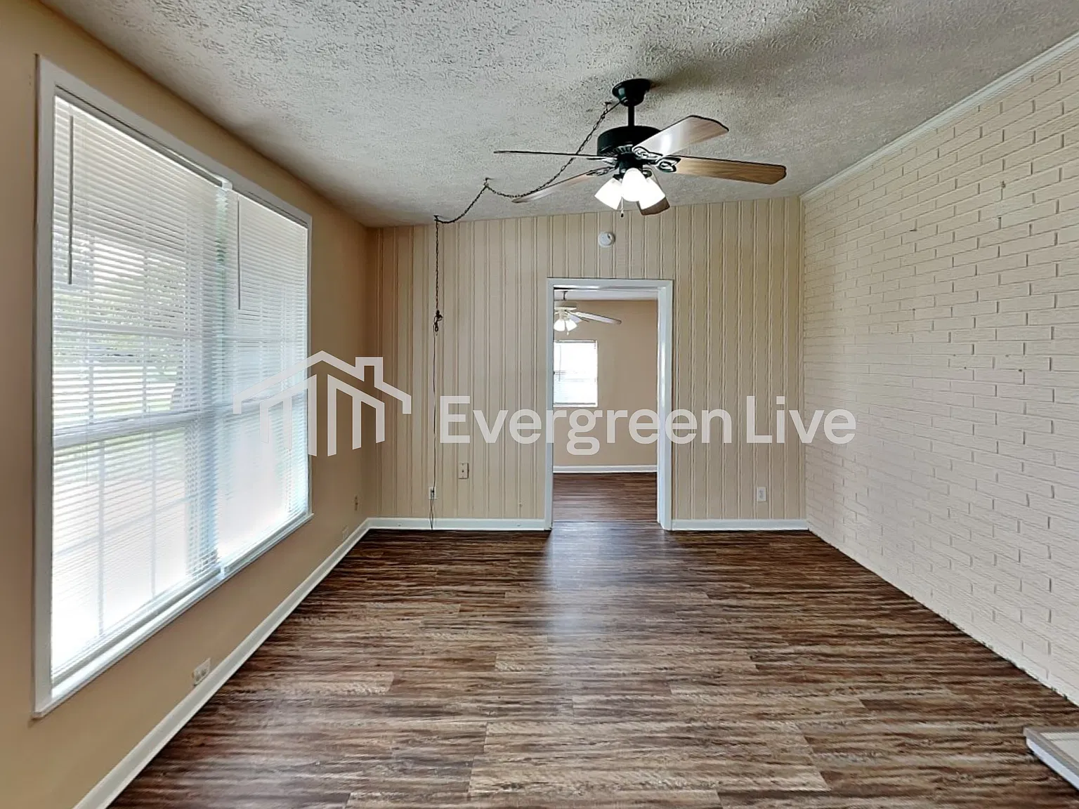 3 bed, 2.0 bath, 1270 sqft, $1,545 — Photo 3