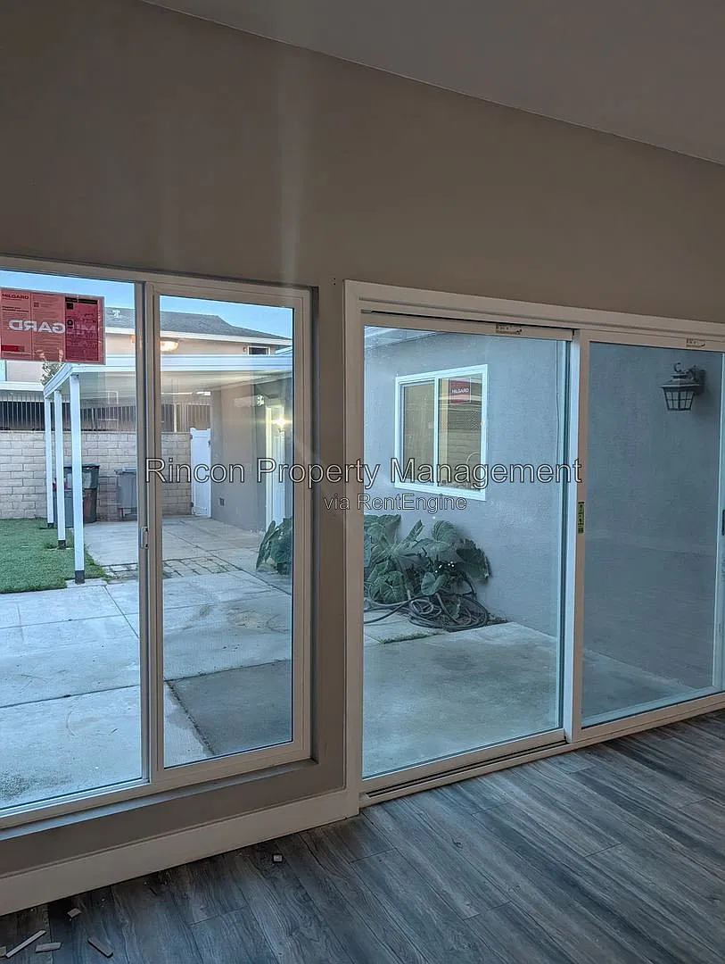 2 bed, 1.0 bath, 1200 sqft, $3,395 — Photo 2