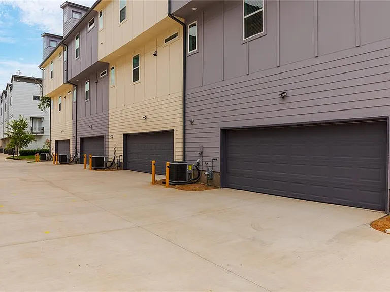 2801 Weisenberger St #101 — Photo 14