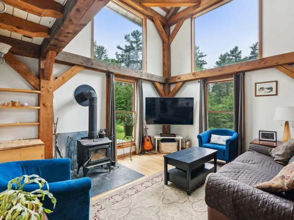 327 North Road, Chebeague Island, ME 04017