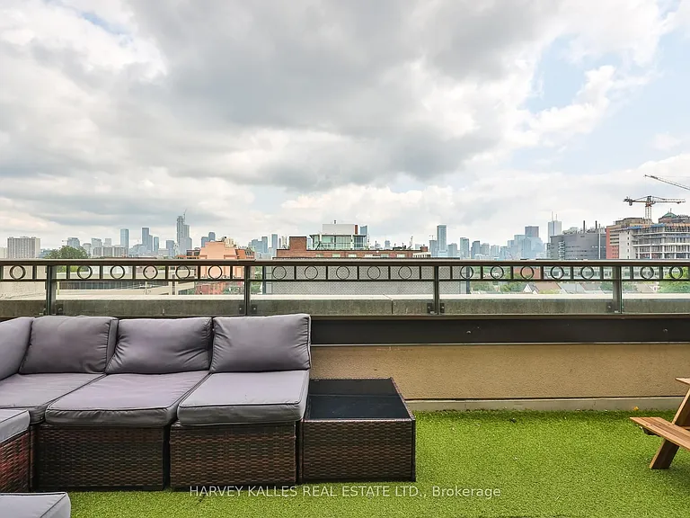 308 Palmerston Ave #Penthouse 14 — Photo 32