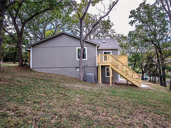 4th image of 337 W Sugar Lake Dr