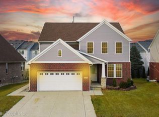 37130 Russell Dr, Westland, MI 48185