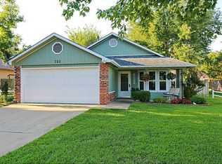 300 Jonathan Dr, Bentonville, AR 72712