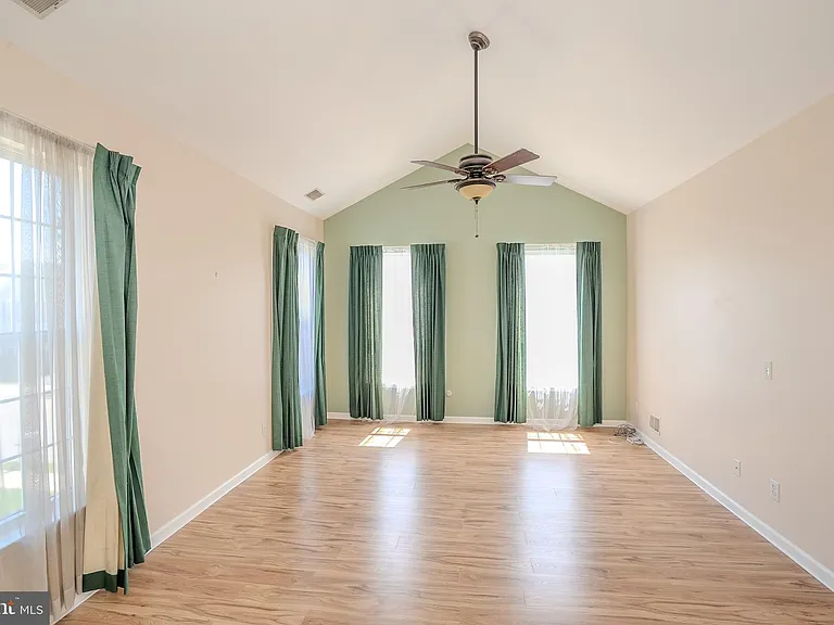31 Hawthorn Dr — Photo 30
