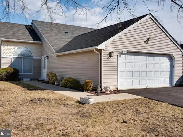 568 B Nutley Dr, Monroe Township, NJ 08831