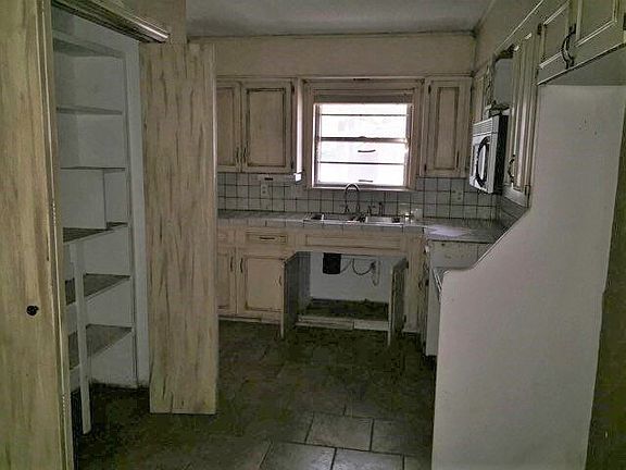2nd image of 1528 Pineywood Dr