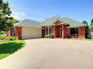 7901 Bridlewood Dr, North Richland Hills, TX 76182