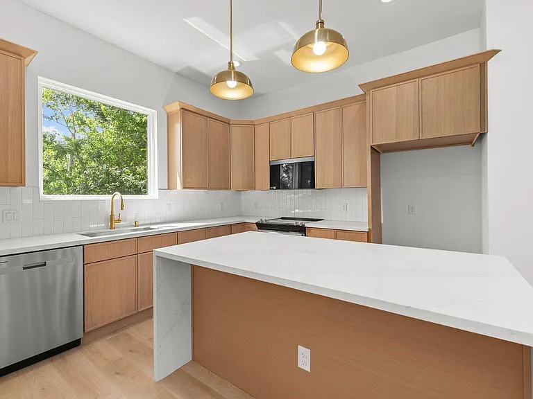 3344 Sauer St — Photo 10