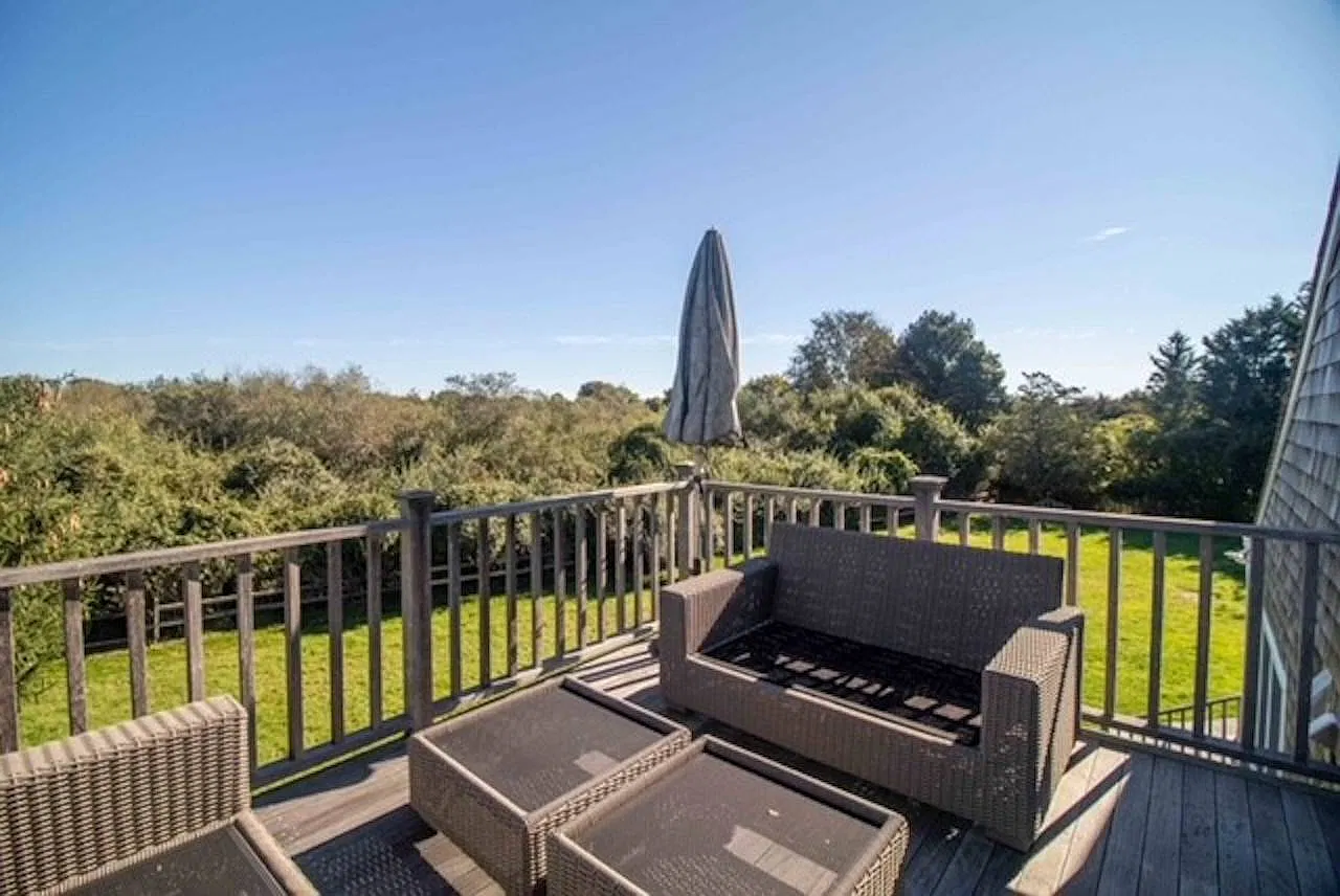 Secluded Bridgehampton Summer Retreat with Pool — Photo 3