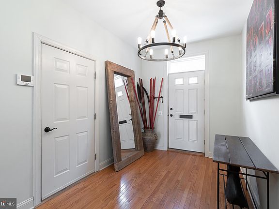 5th image of 915 N Hancock St