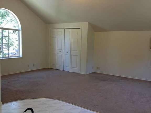 living/sleeping area