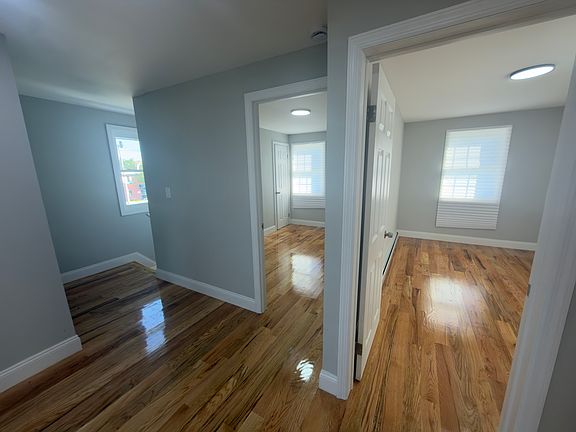 4th image of 121-19 Merrill St #2