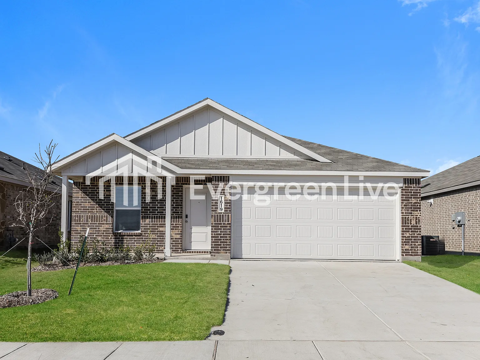 4 bed, 2.0 bath, 1720 sqft, $1,745 — Photo 1