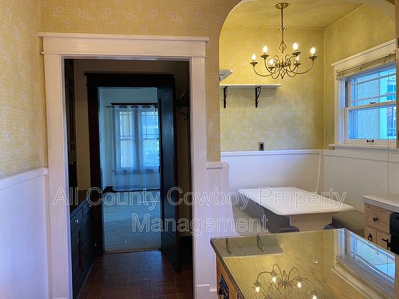 3rd image of 623 E Lewis St