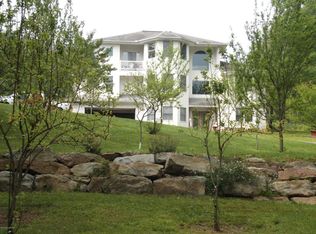 3198 Mountain Rd, Saylorsburg, PA 18353