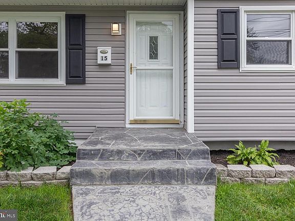 3rd image of 15 Granville Ln