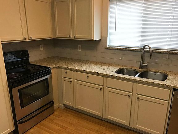 4th image of 2702 McCart Ave